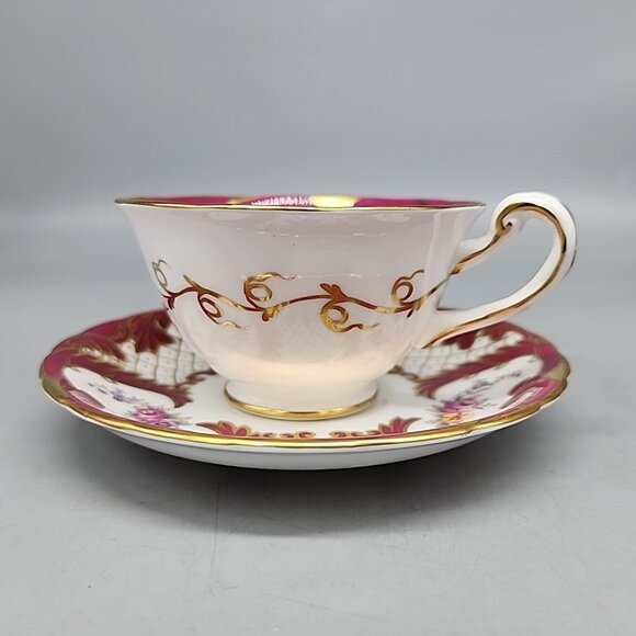 Vintage Royal Chelsea Roses medallion Bone China Tea Cup & Saucer Set England - Picture 3 of 8